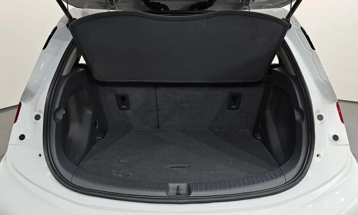 Фото 20 - Chevrolet Bolt EV