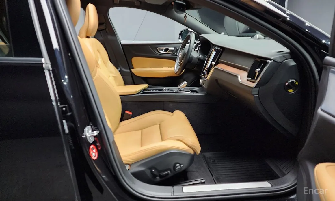 Фото 10 - Volvo S60