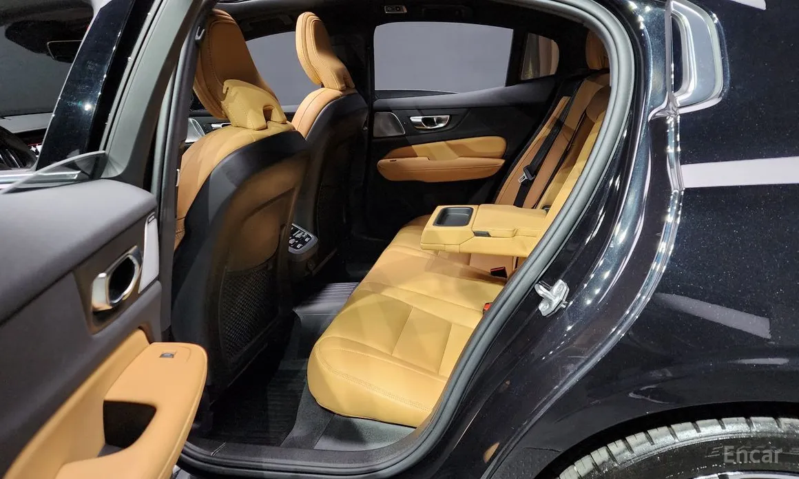 Фото 12 - Volvo S60