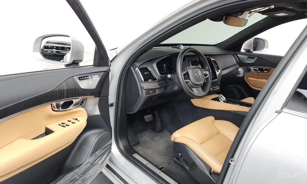 Фото 10 - Volvo XC90