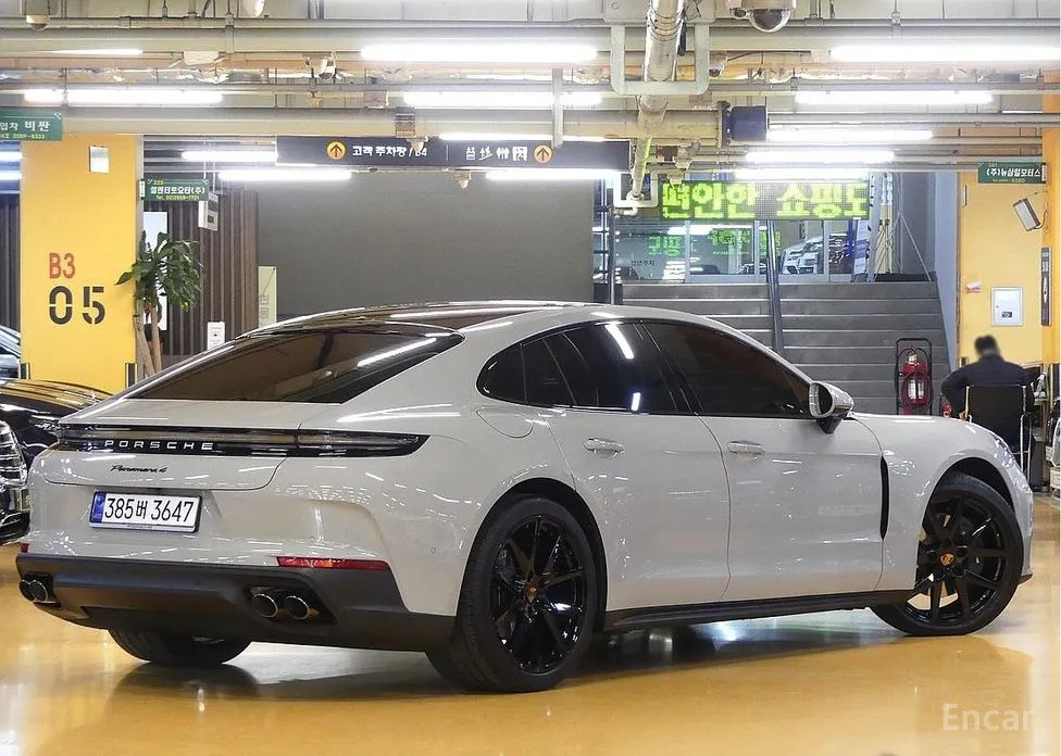 Фото 2 - Porsche Panamera