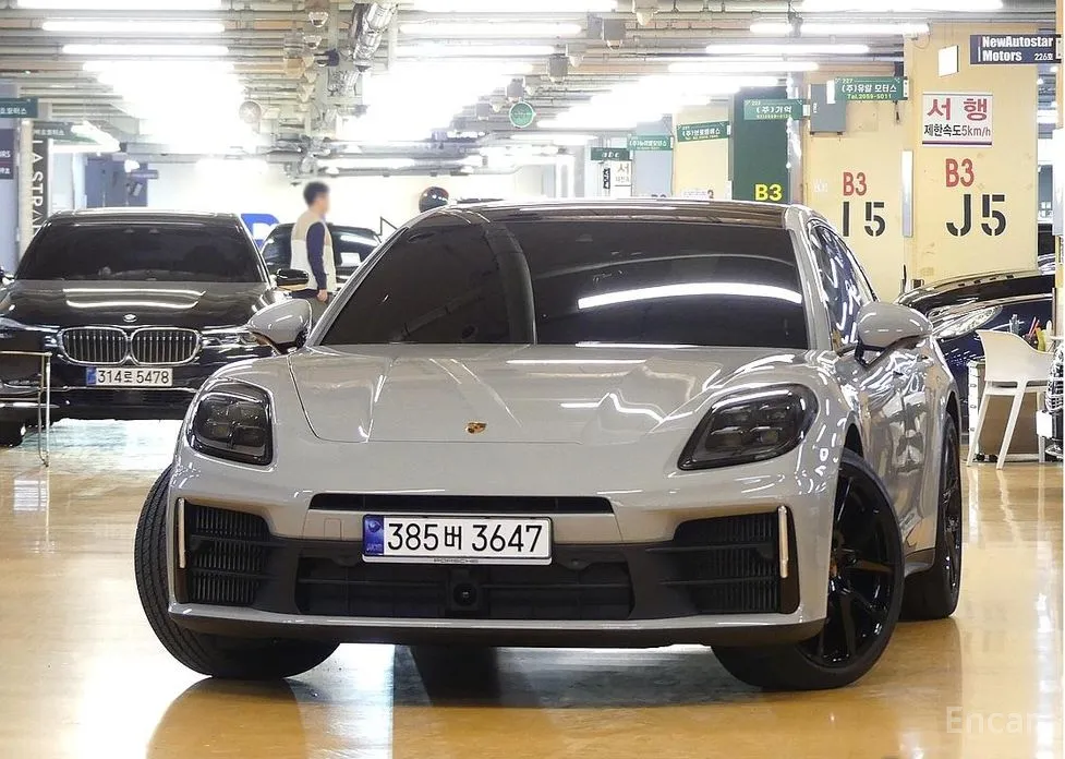 Фото 3 - Porsche Panamera