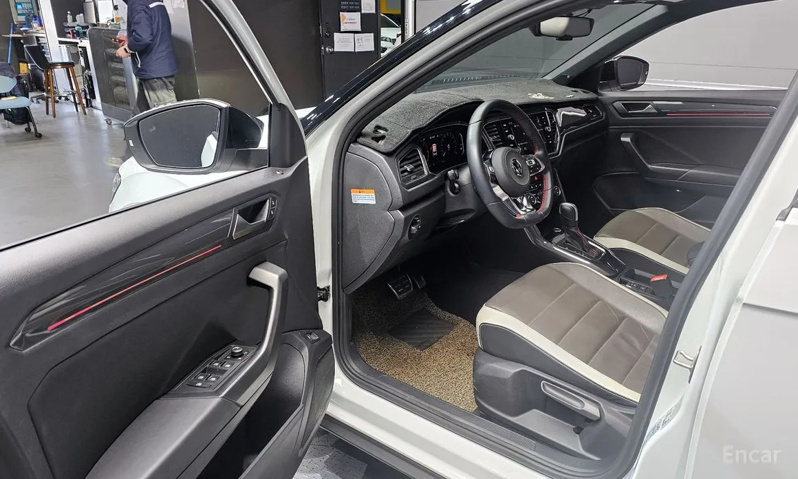 Фото 10 - Volkswagen T-Roc