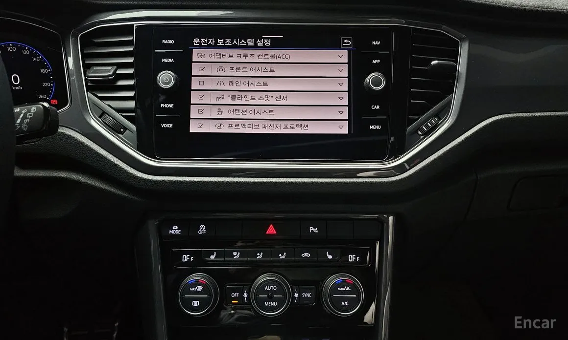 Фото 15 - Volkswagen T-Roc