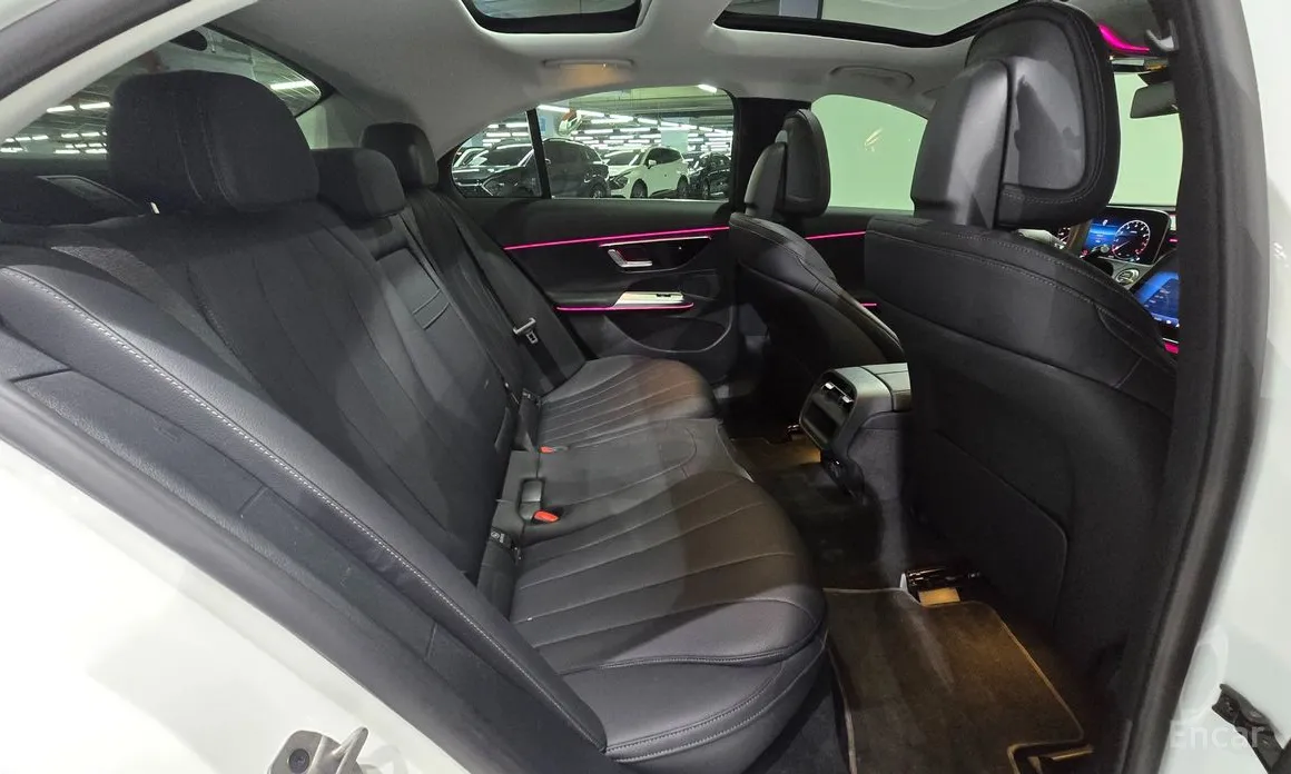 Фото 20 - Mercedes-Benz E-Class