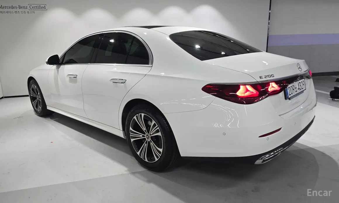 Фото 3 - Mercedes-Benz E-Class