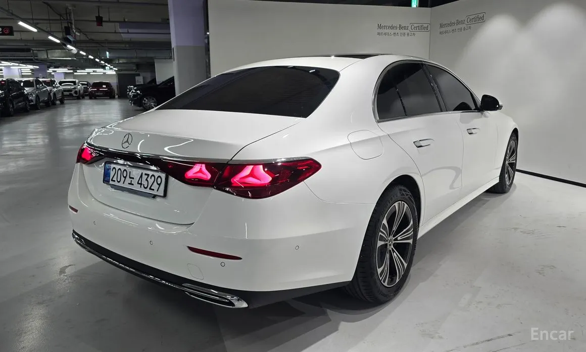 Фото 4 - Mercedes-Benz E-Class