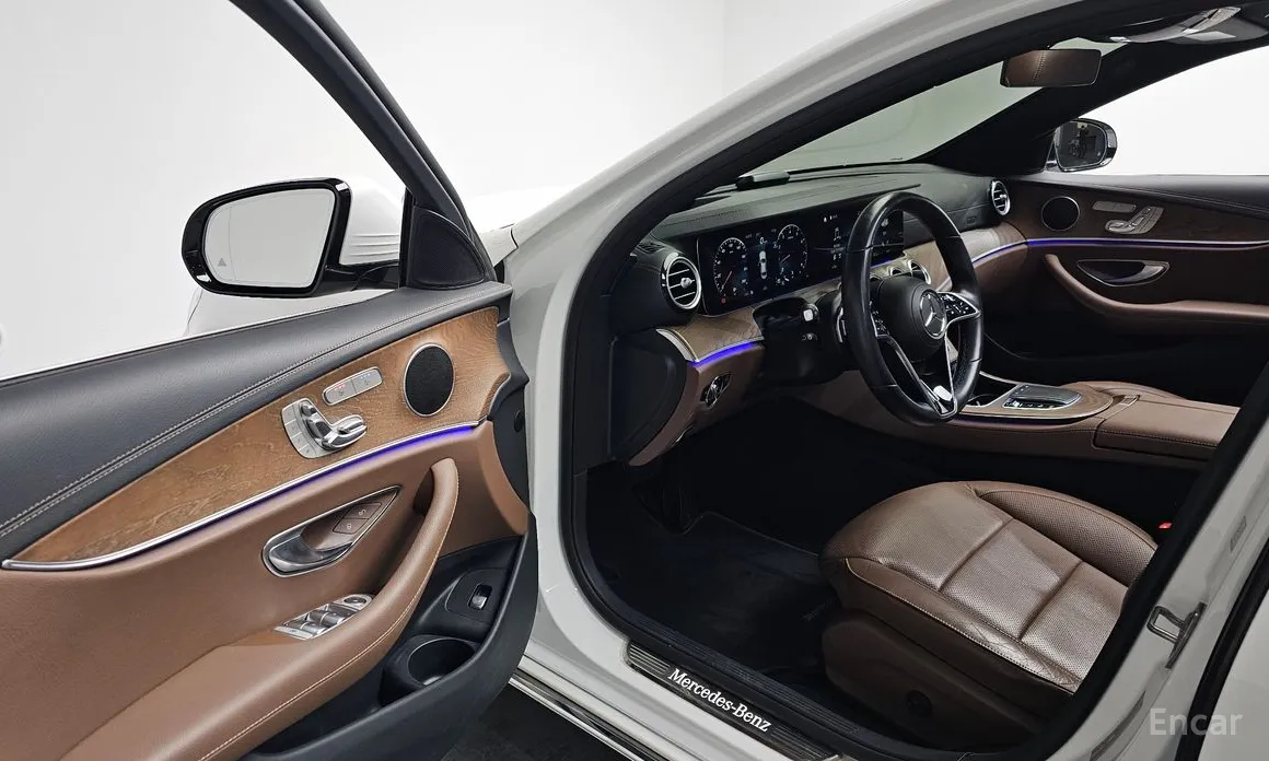 Фото 10 - Mercedes-Benz E-Class