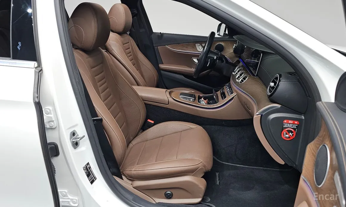 Фото 11 - Mercedes-Benz E-Class