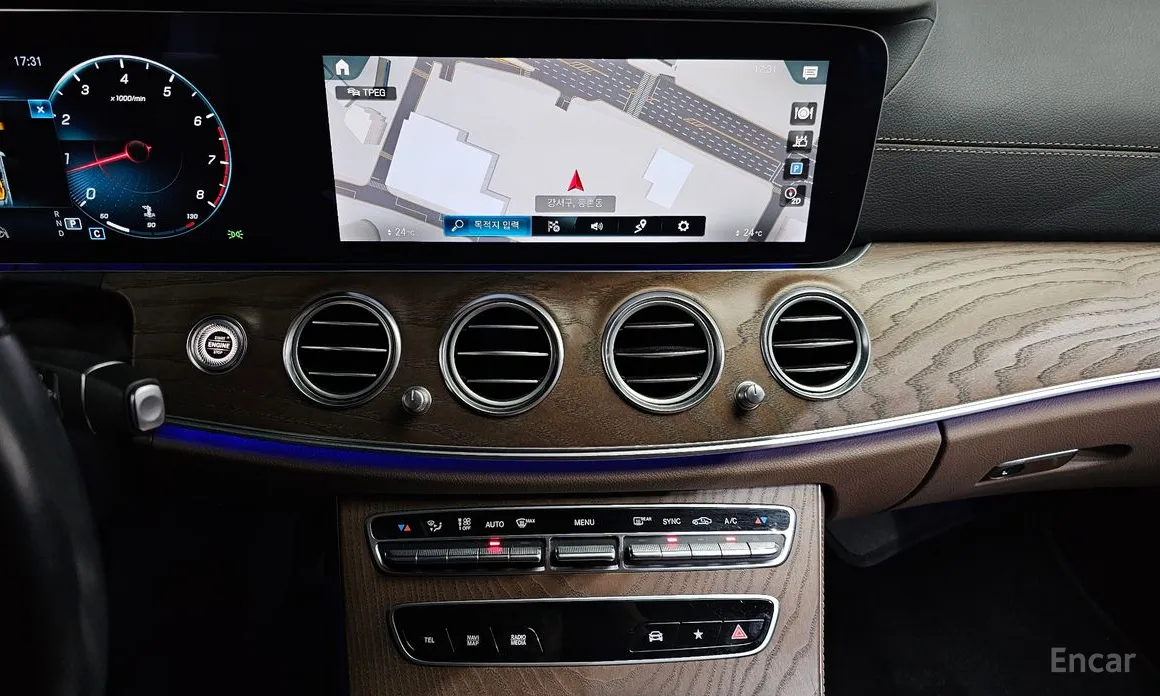 Фото 14 - Mercedes-Benz E-Class