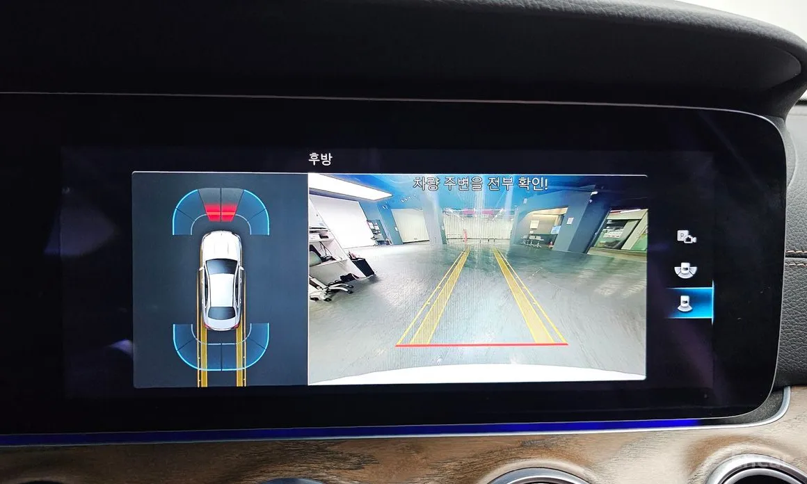 Фото 15 - Mercedes-Benz E-Class