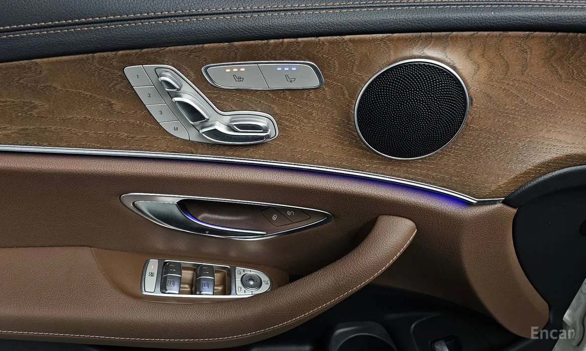 Фото 19 - Mercedes-Benz E-Class