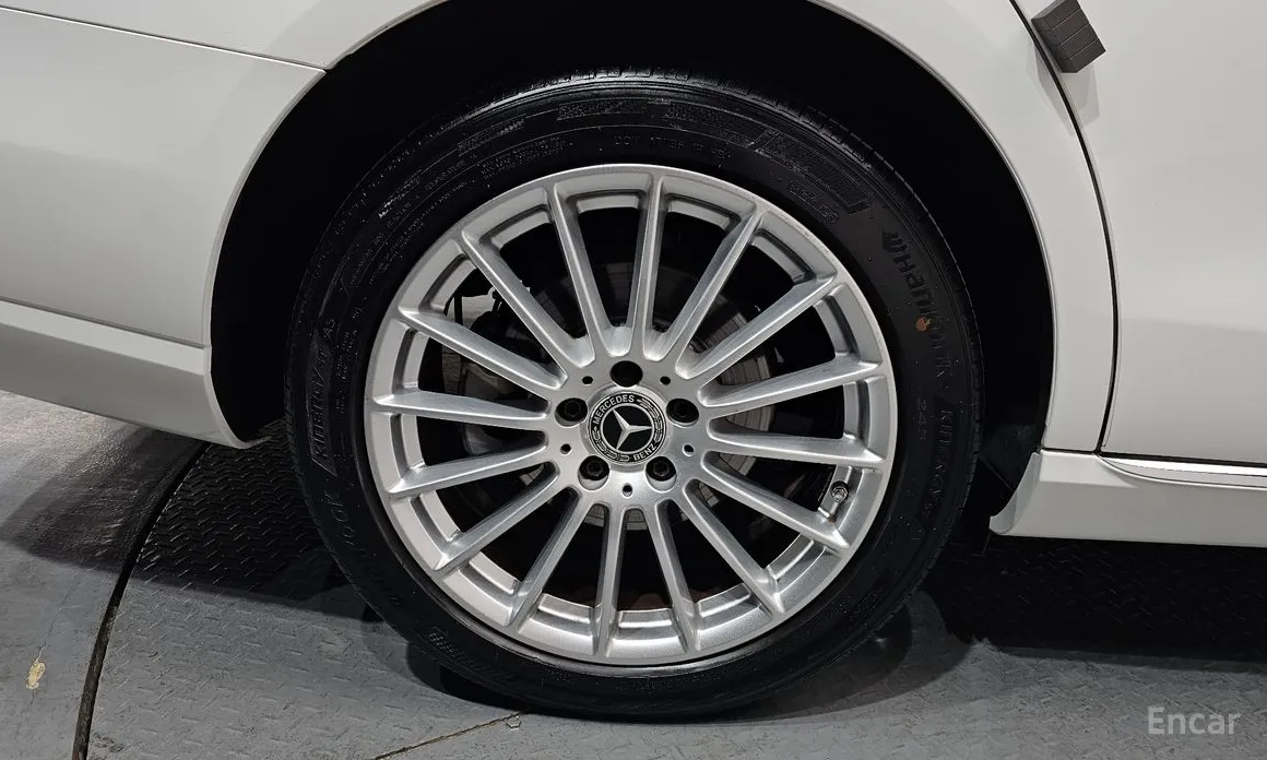 Фото 5 - Mercedes-Benz E-Class