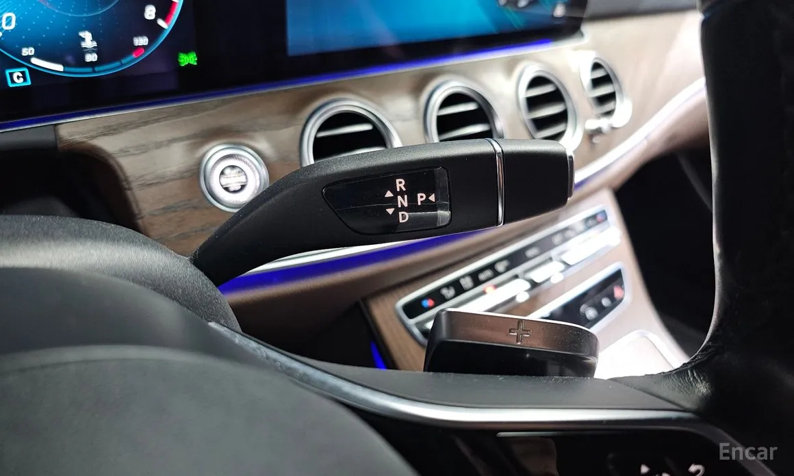 Фото 9 - Mercedes-Benz E-Class