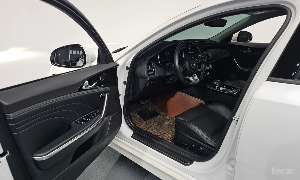 Фото 10 - Kia Stinger