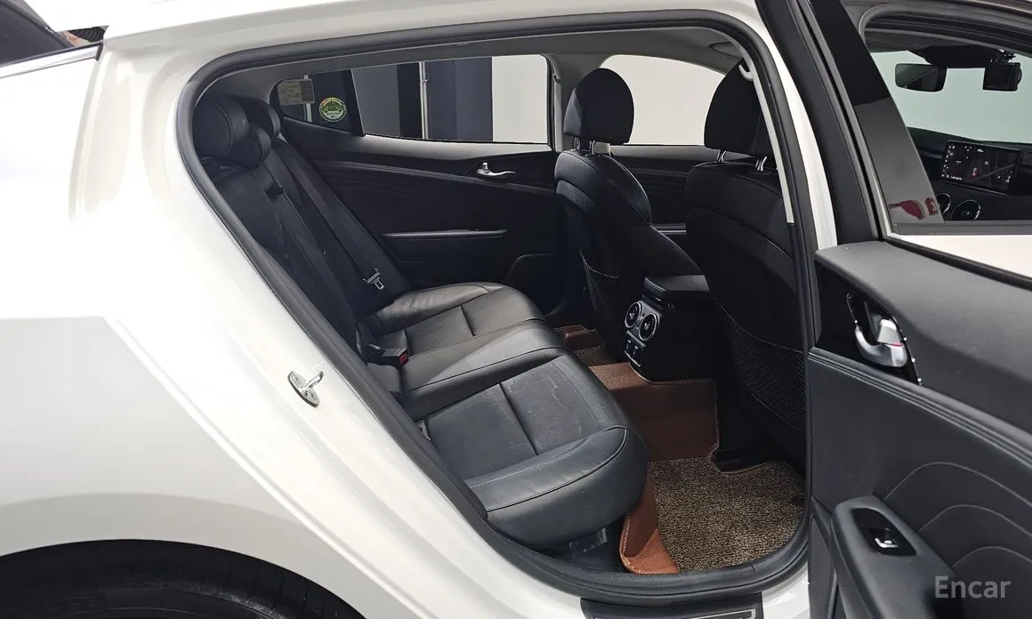 Фото 12 - Kia Stinger