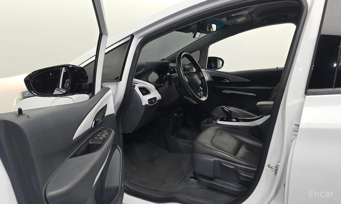 Photo 10 - Chevrolet Bolt EV