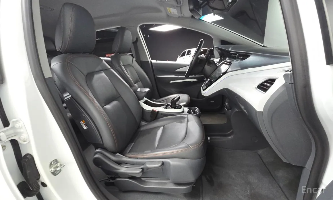 Photo 11 - Chevrolet Bolt EV