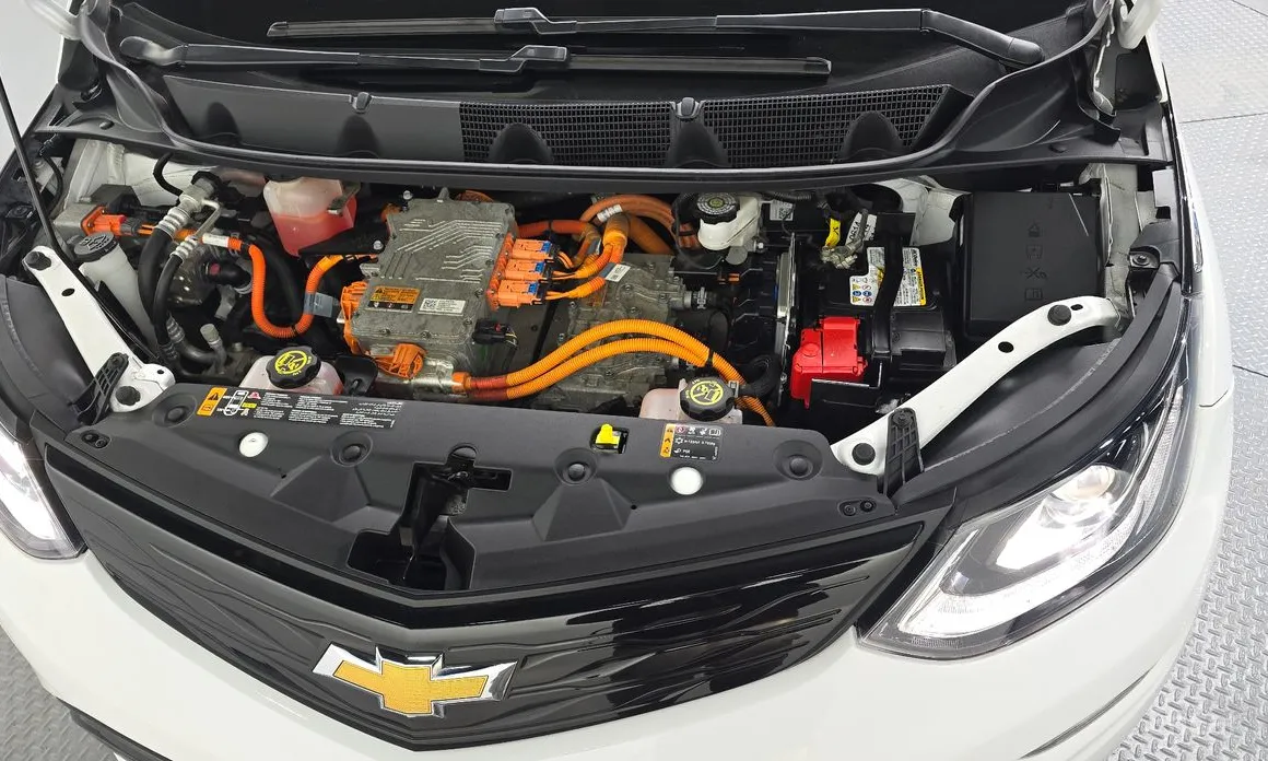 Photo 6 - Chevrolet Bolt EV