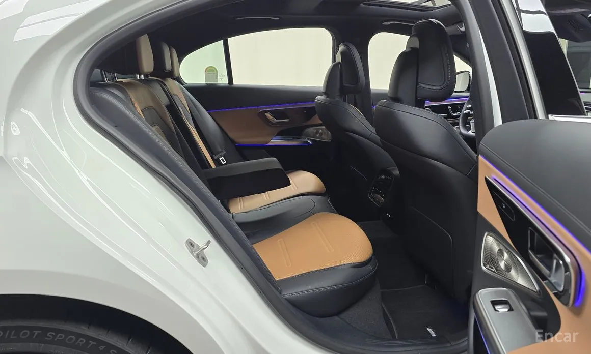 Фото 12 - Mercedes-Benz E-Class