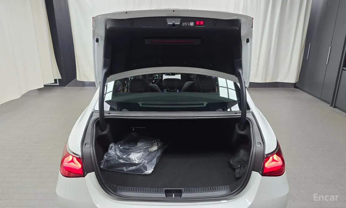 Фото 20 - Mercedes-Benz E-Class