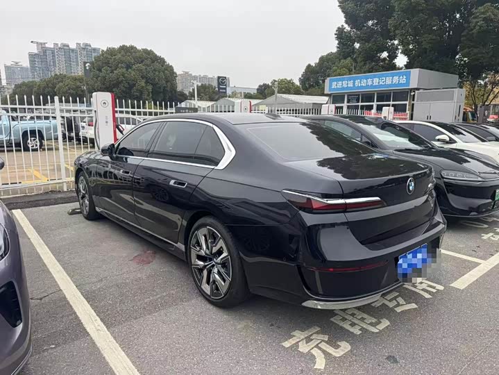 Фото 2 - BMW 7 Series