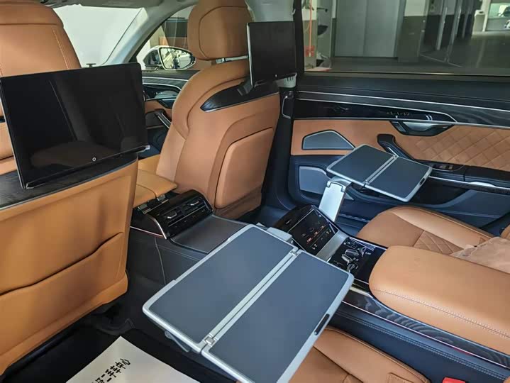 Фото 5 - Audi A8