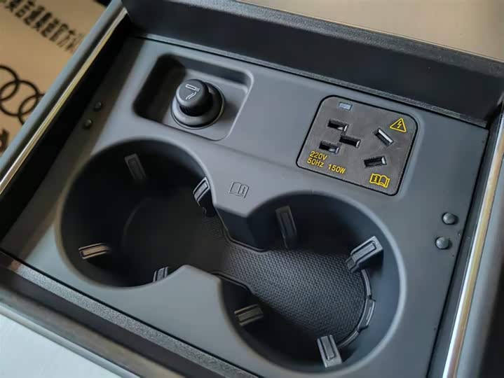 Фото 6 - Audi A8