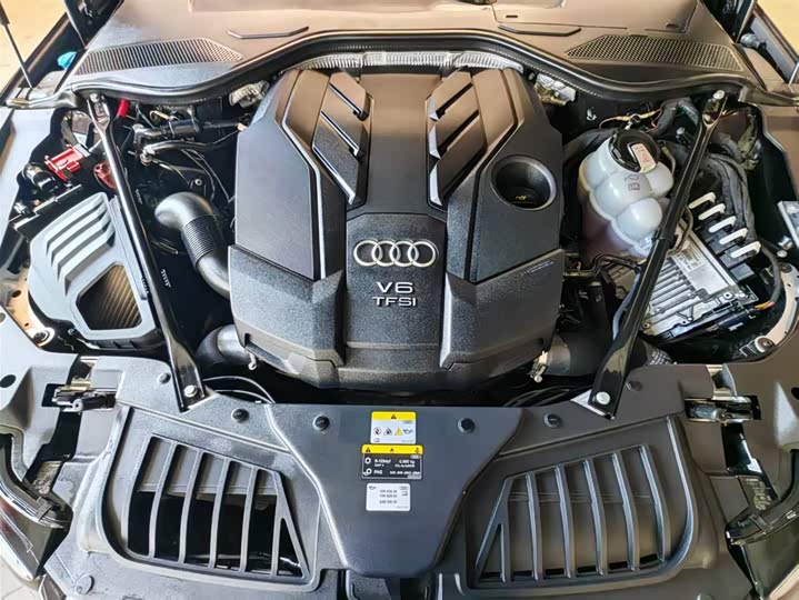 Фото 8 - Audi A8
