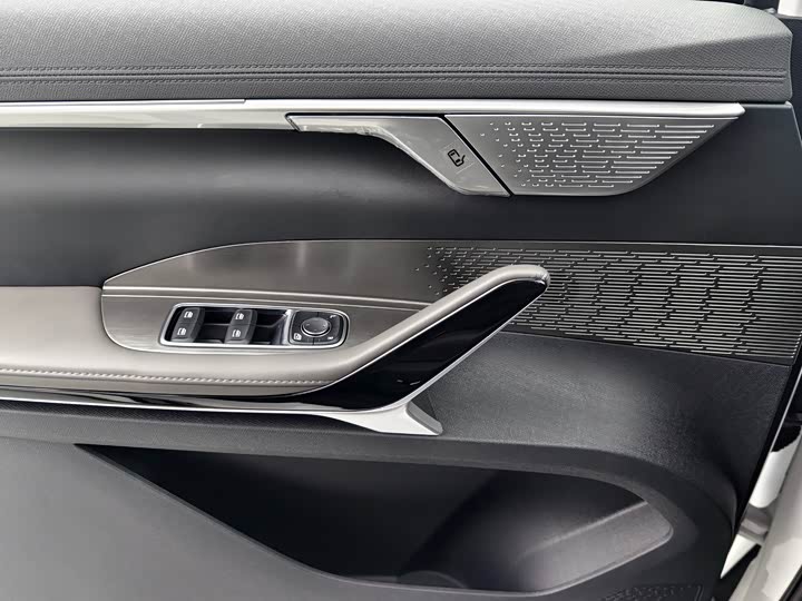 Фото 8 - Maxus Mifa 7