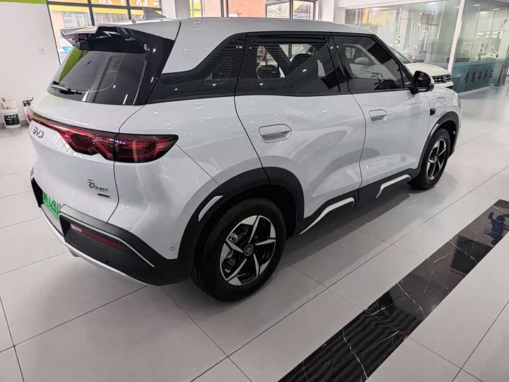 Фото 6 - BYD Yuan Up