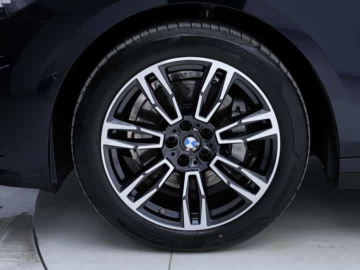 Фото 3 - BMW 5 Series