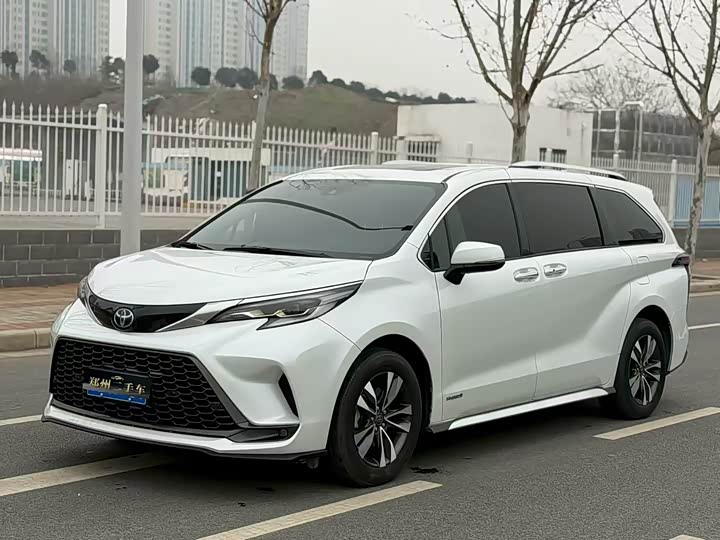 Фото 1 - Toyota Granvia