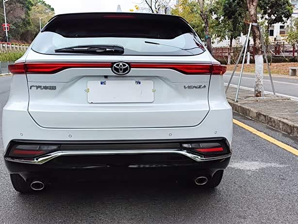 Фото 9 - Toyota Venza