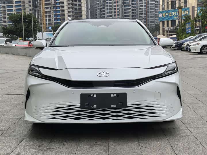 Фото 2 - Toyota Camry