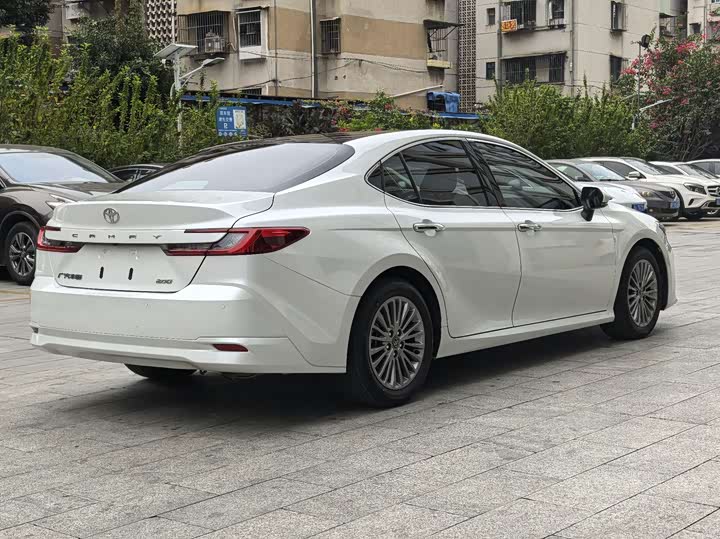 Фото 6 - Toyota Camry