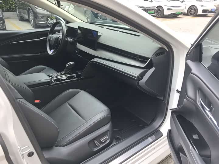 Фото 7 - Toyota Camry