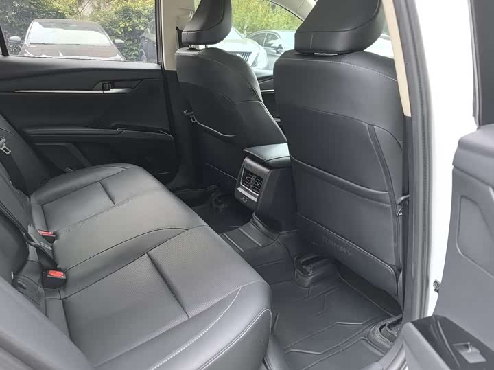 Фото 9 - Toyota Camry