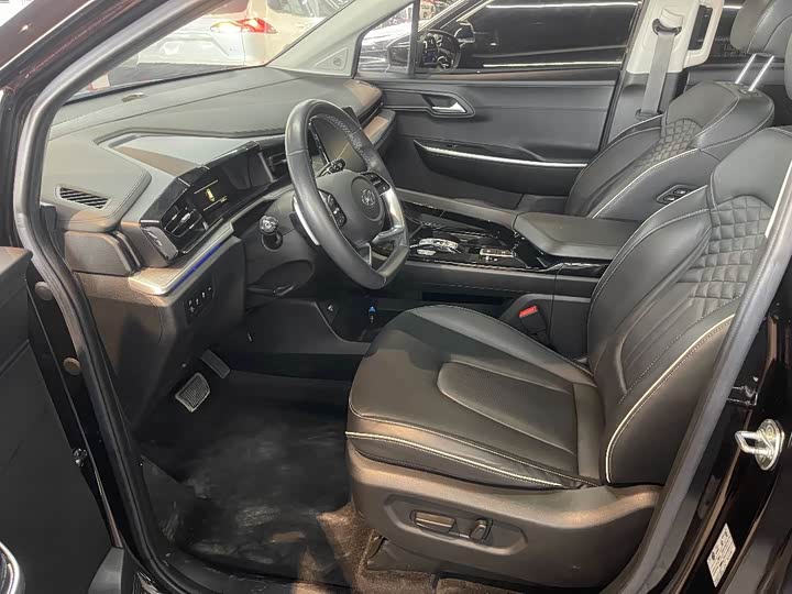 Фото 7 - Hyundai Custo