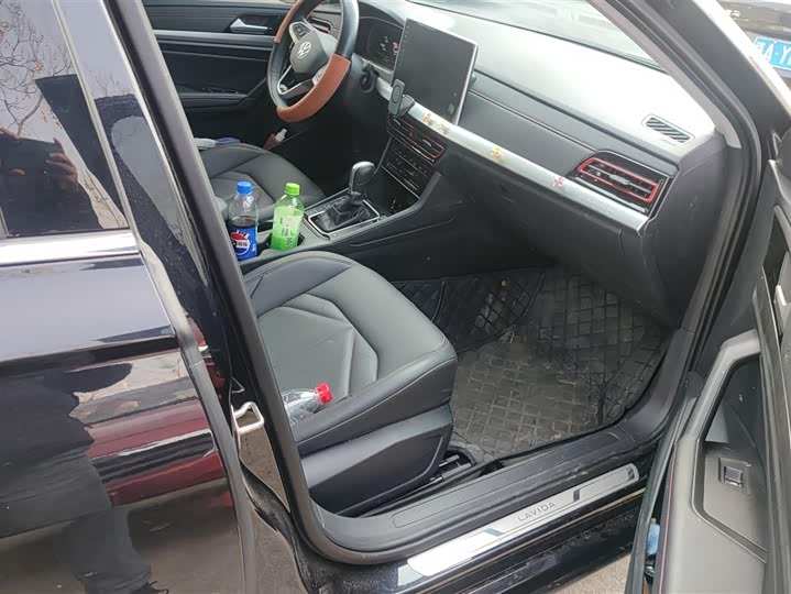 Фото 8 - Volkswagen Lavida