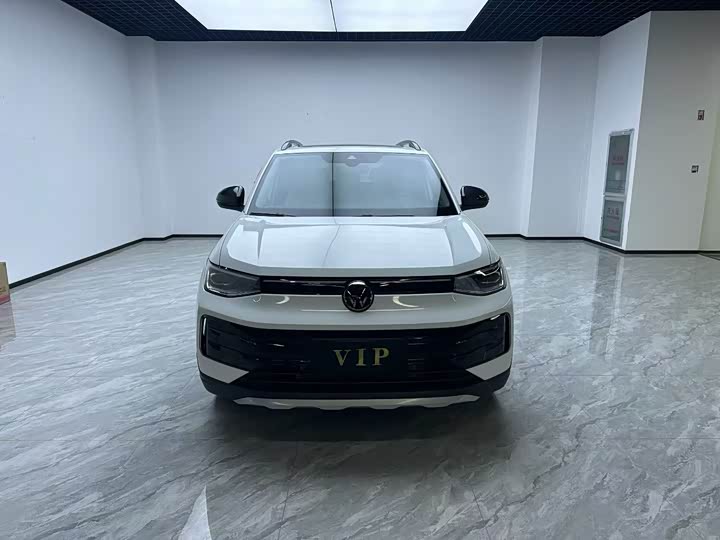 Photo 2 - Volkswagen Tharu