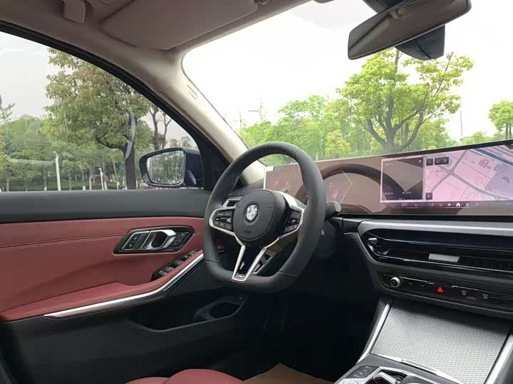 Photo 4 - BMW 3 Series