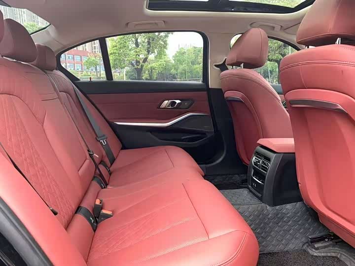 Photo 6 - BMW 3 Series