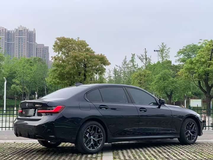 Photo 9 - BMW 3 Series