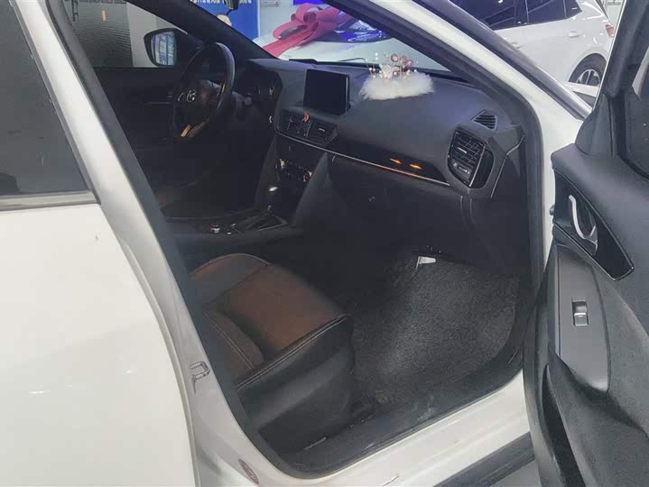 Фото 8 - Mazda CX-4