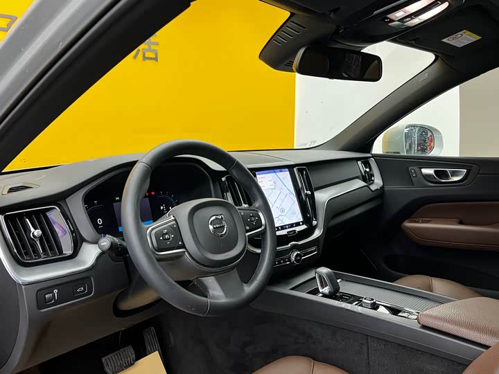 Фото 4 - Volvo XC60