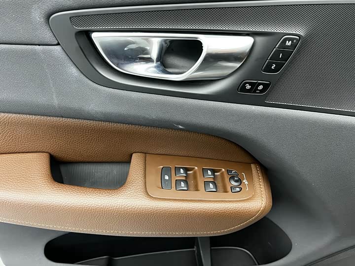 Фото 5 - Volvo XC60