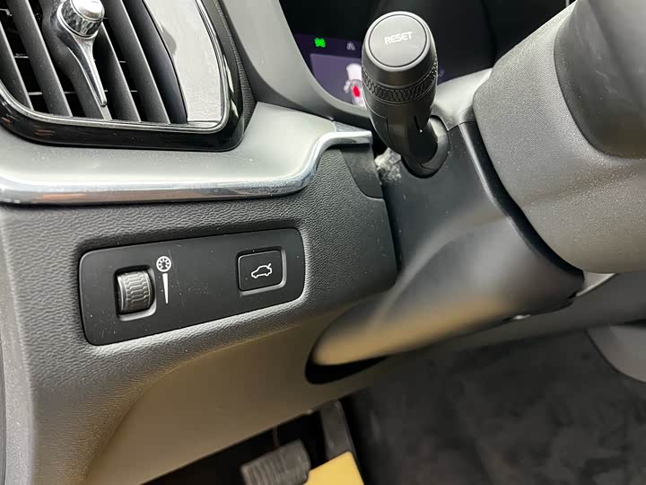 Фото 6 - Volvo XC60