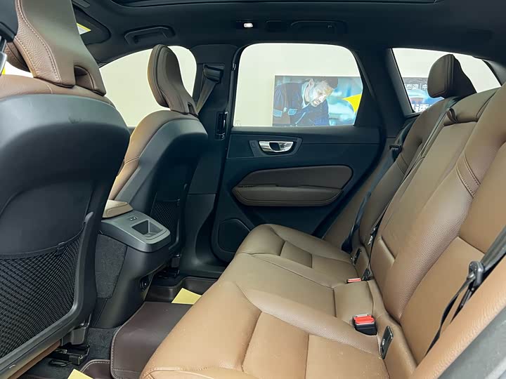 Фото 8 - Volvo XC60