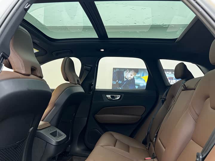 Фото 9 - Volvo XC60